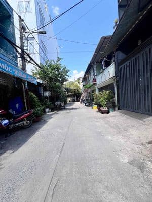 Nhà đẹp 2 mặt hxh thông - giá rẻ 8tr-2lầu-2pn lớn -bình trị đông, lvq