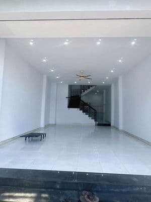 Cho thuê nhà 3 tầng mặt tiền Trần Cao Vân