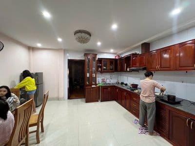 Cho thuê nhà 3 tầng đường 10m5 kề LÊ ĐẠI HÀNH - ĐƯỜNG LỚN KD ĐÔNG ĐÚC
