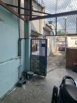 Nhà đầu hẻm nguyên căn 80 mét vuông cách đường số 10 cắn.