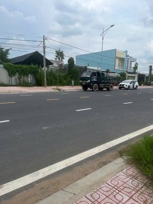 Bán lô đất 913m2 mặt tiền đường Bờ Kinh, TP. Vĩnh Long.