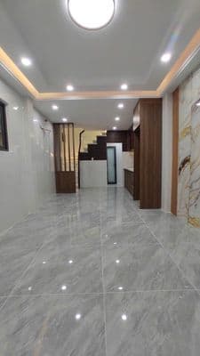 Trung Tâm Tân Bình, Nhà mới full( nội thất cb),3 tầng,100msd,13tr/th