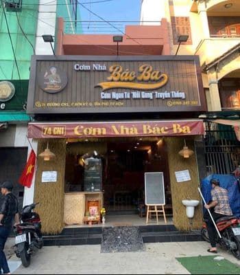 Bán gấp nhà Mt đường 20m kinh doanh buôn bán sầm uất gần siêu thị