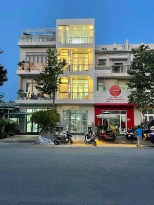 Chủ gửi cho thuê nhà trệt 3 lầu có nội thất trục chính kdc hưng phú