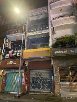 Mặt Tiền Lê Thị Riêng Q1 – Kế Bánh Mì Huỳnh Hoa