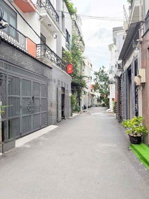 Nhà đẹp 4 tầng hxh gần ga metro khu đồng bộ dân trí sạch đẹp