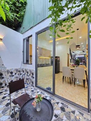 211 cho thuê nhà đẹp 3 tầng 3pn 4wc – nhà mới hiện đại, có sân rộng