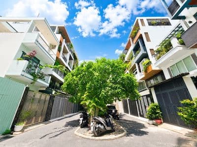 Nhà 5 tầng, 70m2 4,1x17, 4PN 5WC, Hẻm xe hơi gần Ngã 5 Chuồng Chó