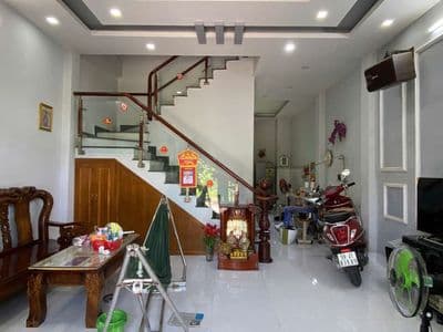 bán nhà 2 tầng sáng bên đông tăng long vị trí đẹp