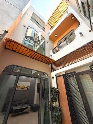 Nhà 3 tầng có sân xe rộng - kiệt tiểu la gần đường