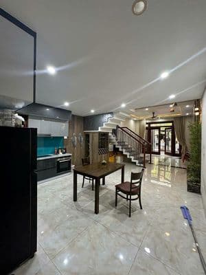 Cho thuê nhà 3 tầng đẹp FULL nội thất đường Nguyễn Khoa Chiêm