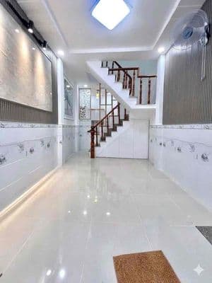 Nhà Nguyễn Thị Căn, Trệt lầu, 2 PN, cách lộ lớn 10m
