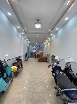 Hẻm 10m 3 tầng sân thượng 4x18 hơn 5đ nhà đẹp cc bán gấp