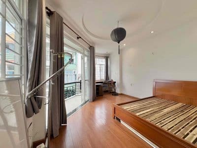 Cho thuê căn 45m2 1 phòng ngủ + phòng khách + phòng bếp ngay bàn cờ