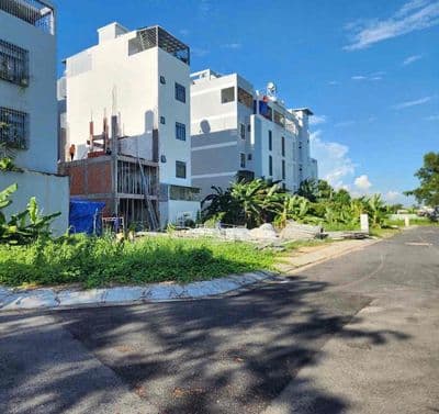 Bán Lô đât đường số Q7. Giá :7.6 tỷ . sổ hồng còn tl
