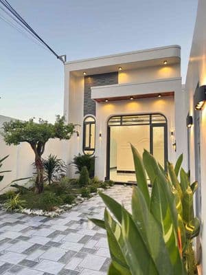 Căn nhà hiện đại sân vườn gốc 2 mặt tiền thuận tiện mua bán - kinh doa