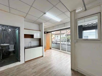 Tách bếp ban công rộng 30m2 siêu thoáng ngay Trường Sa, Quận 3
