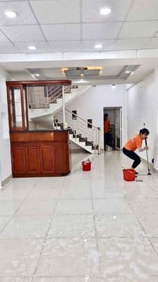 Cho thuê nhà hẻm xe hơi 4x13m 2 lầu st 4pn 3wc 12tr gần chợ tân hương