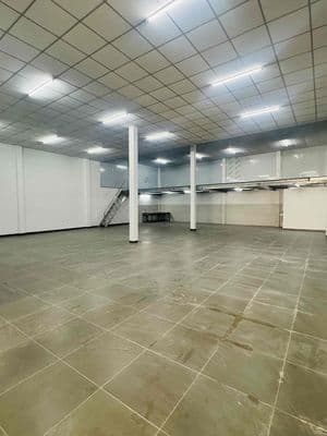 Kho nền gạch men 270m2 ngay ngã 4 ga có gác rộng