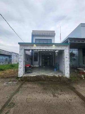 Cần cho thuê nhà vô ở liền. Hẽm xe hơi, giá 6 triệu/tháng.