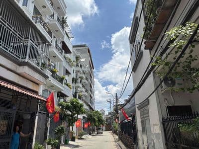 CHỈ 6.xx tỷ - Hẻm 5m Ô TÔ THÔNG - 68m2 - trệt 2 lầu - Sát bên Emart 2