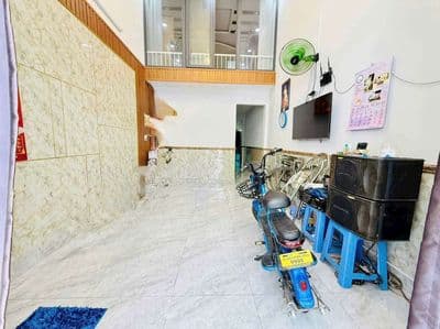 Giá chỉ 3,5tỷ nhà 2 tầng 61m2- cách 25m ra mặt tiền hẻm xe hơi