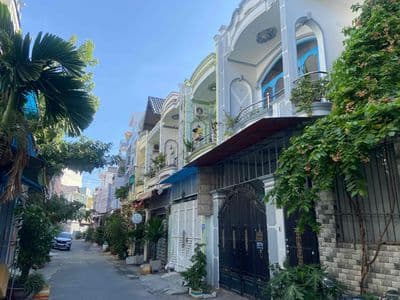 5.6 tỷ. nhà 2 tầng. 50m2.hẻm oto thông phan huy ích. tân bình