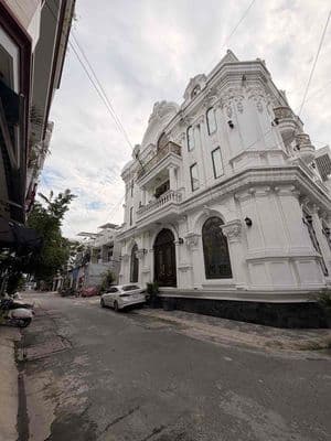 Nhà mt hẻm gò dầu, 69m2 2 tầng, xe hơi vào nhà, khu vip tân phú