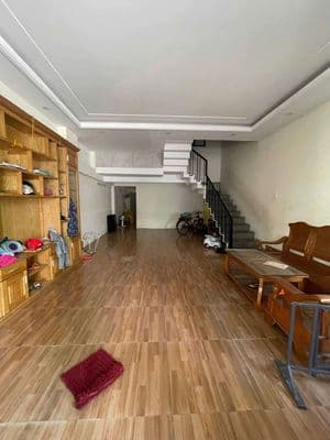 Cho thuê nhà 3 tầng mặt tiền đường Tôn Đản