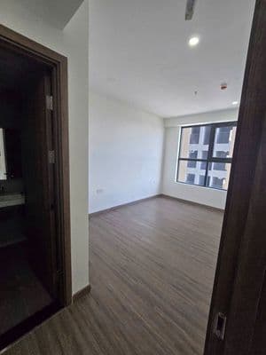 Cho thuê căn hộ 2PN đã lắp đặt rèm, giàn phơi, bàn ăn