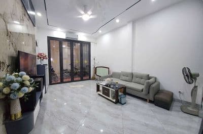 Nhà 5 tầng mới Giải Phóng, 2 thoáng gần phố, SĐCC, QH ổn định, 40m2x5T