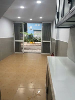 Nhà cho thuê 9 triệu. Đường 18 Hiệp Bình Chánh. Cạnh khu Thành Uỷ.