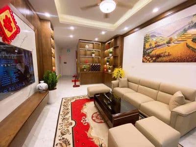 Hoàng quốc việt - dt 42m2 - 7 tầng thang máy- 50m ra phố - hơn 12 tỷ