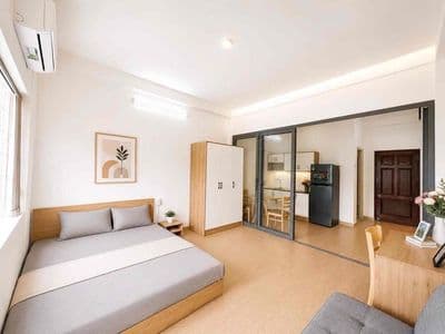 Cho thuê căn hộ giá rẻ ngay cách mạng tháng 8, tách bếp, balcon thoáng