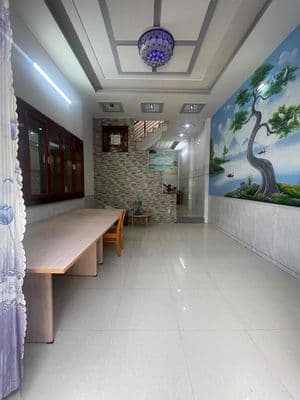 Trệt 2 lầu sân thượng 4,2 14m có 3pn 3wc sẵn máy lạnh