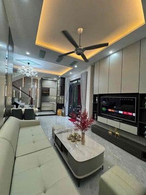 Nhà đep Cho thuê nhà 3 tầng 2 mặt kiệt Trần Cao Vân, gần biển, nhà mới