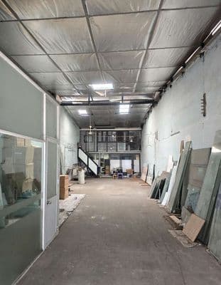 Kho,xưởng 6x30m có sẵn khối vp + máy lạnh, hẻm xe lớn lê trọng tấn
