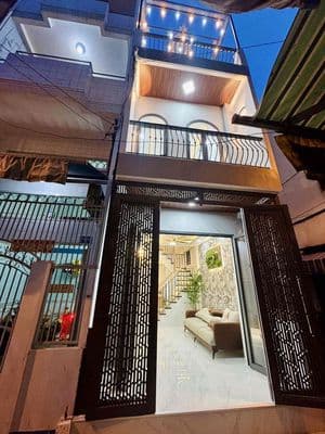 Nhà đẹp Mai Xuân Thưởng , Quận 6, xách đồ cá nhân vào ở được liền