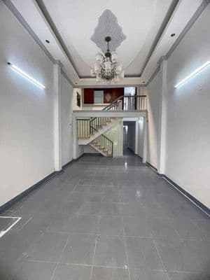 cho thuê nhà hxh âu cơ p10 tân bình. DT: 4m x 18m trệt lưng giá 12tr