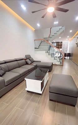 Nhà đẹp gần cầu sắt sập, dt 4*22, trệt, 2 lầu, 4pn, nội thất cơ bản