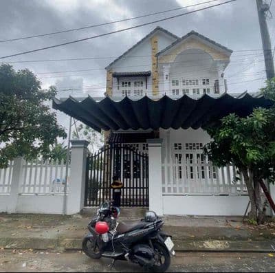 Chính chủ bán nhà 2 tầng lô đôi 240m2 ODT, đường rộng 7.5m P. Điện An