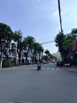 Cần cho thuê nhà 2 lầu mặt tiền đường 65 phường Tân phong Q7