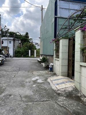 BÁN GẤP Nhà sát mặt tiền Linh Đông - 100m2 HẺM XE TẢI