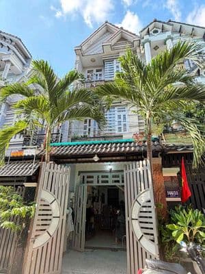 bán căn nhà ngay chợ gian dân vip Tân thới Hiep q12