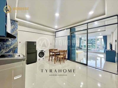 Căn Hộ Rộng 50m2 Gần Ngã Tư Hàng Xanh, Mặt Tiền Đường, Full Nội Thất