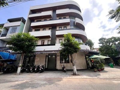Mặt bằng kinh doanh đẹp – 2 mặt tiền – đối diện chung cư đông dân