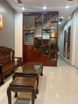 Cho thuê nhà 4 tầng sân xe hơi
