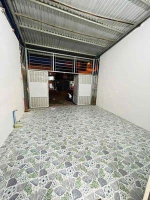 Nhà to rộng 4 x 20m