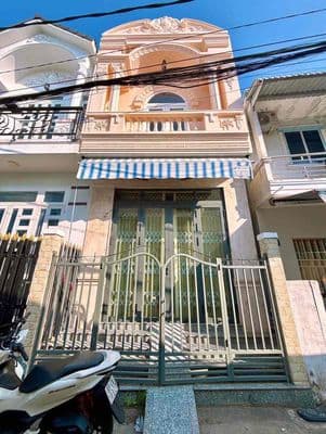 Nhà lầu cách trường Cao đẳng Kinh Tế 300m - Trục chính hẻm 68 CMT.8