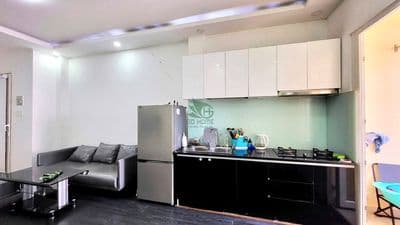 Cho thuê căn hộ 2 phòng ngủ full nội thất có ban công đường ngô quyền